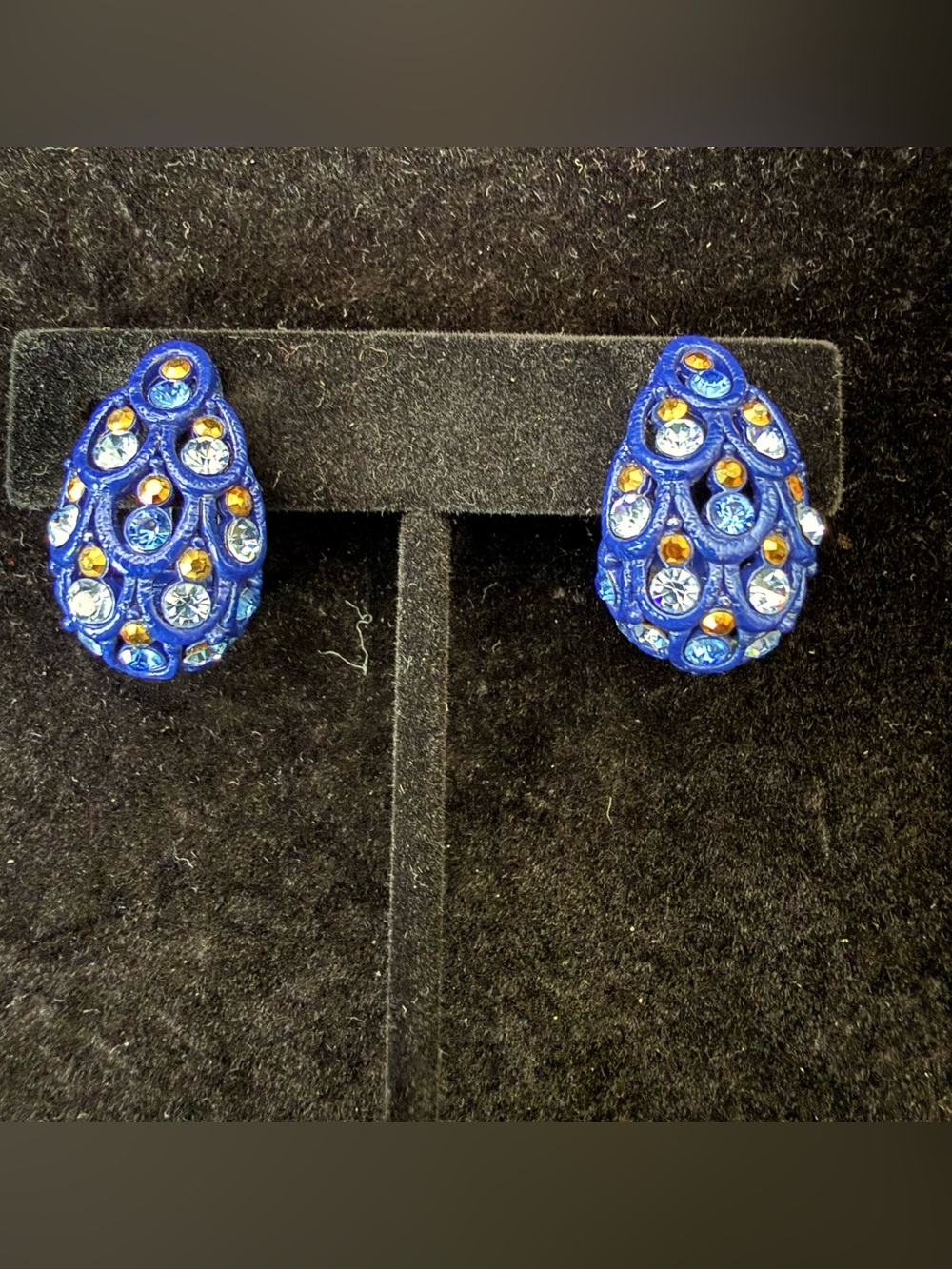 ST. JOHN Enamel Clip-On Earring